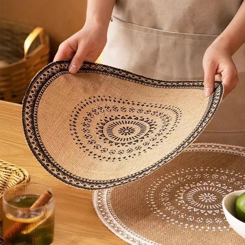 Sousplats Trançada com Franjas e Detalhes de Pompom para Sala de Jantar (Kit com 4x) - achatudostore