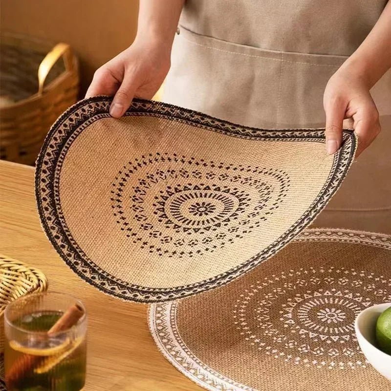 Sousplats Trançada com Franjas e Detalhes de Pompom para Sala de Jantar (Kit com 4x) - achatudostore